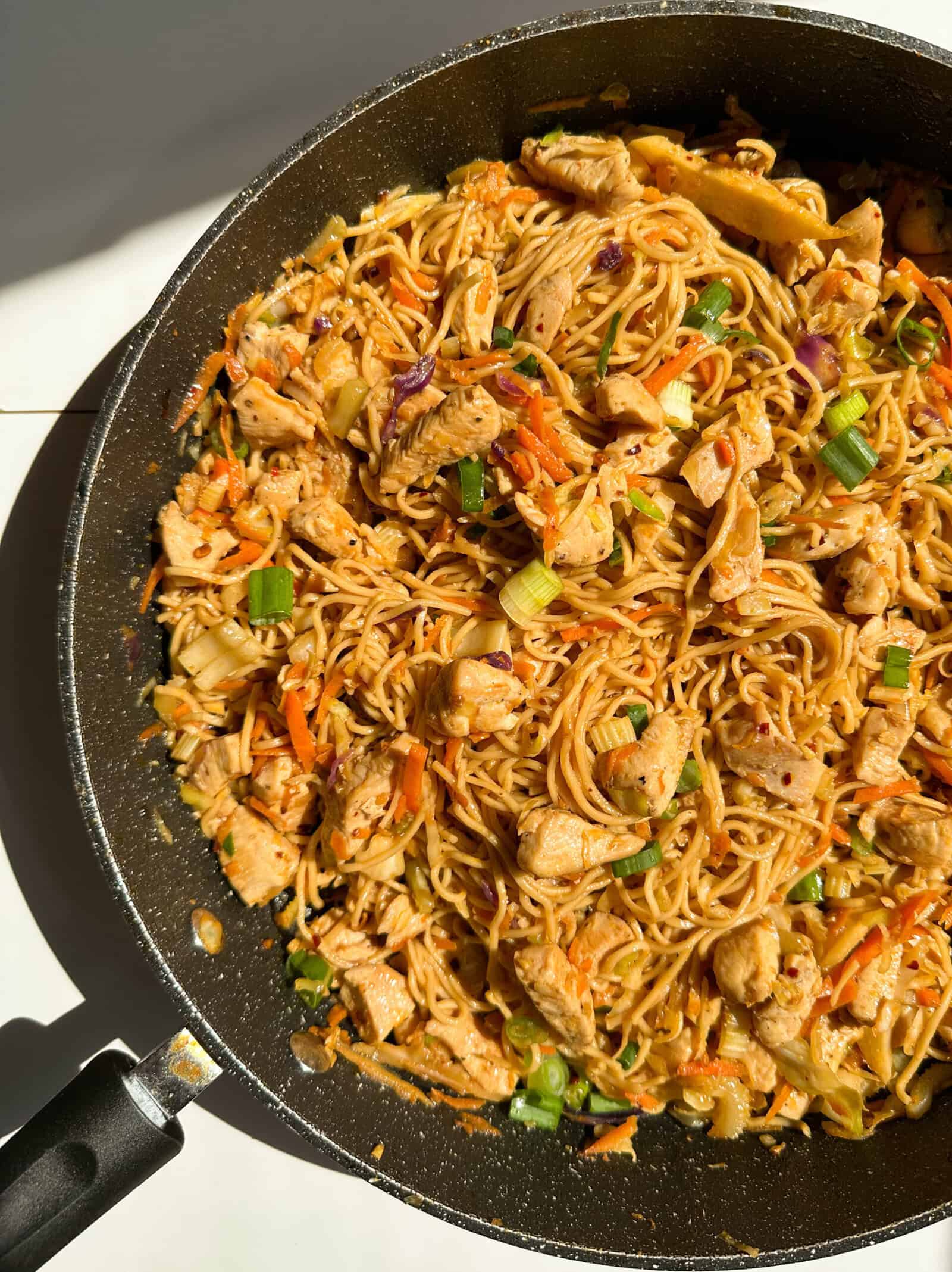 Chicken Chow Mein [sammymontgoms.com]